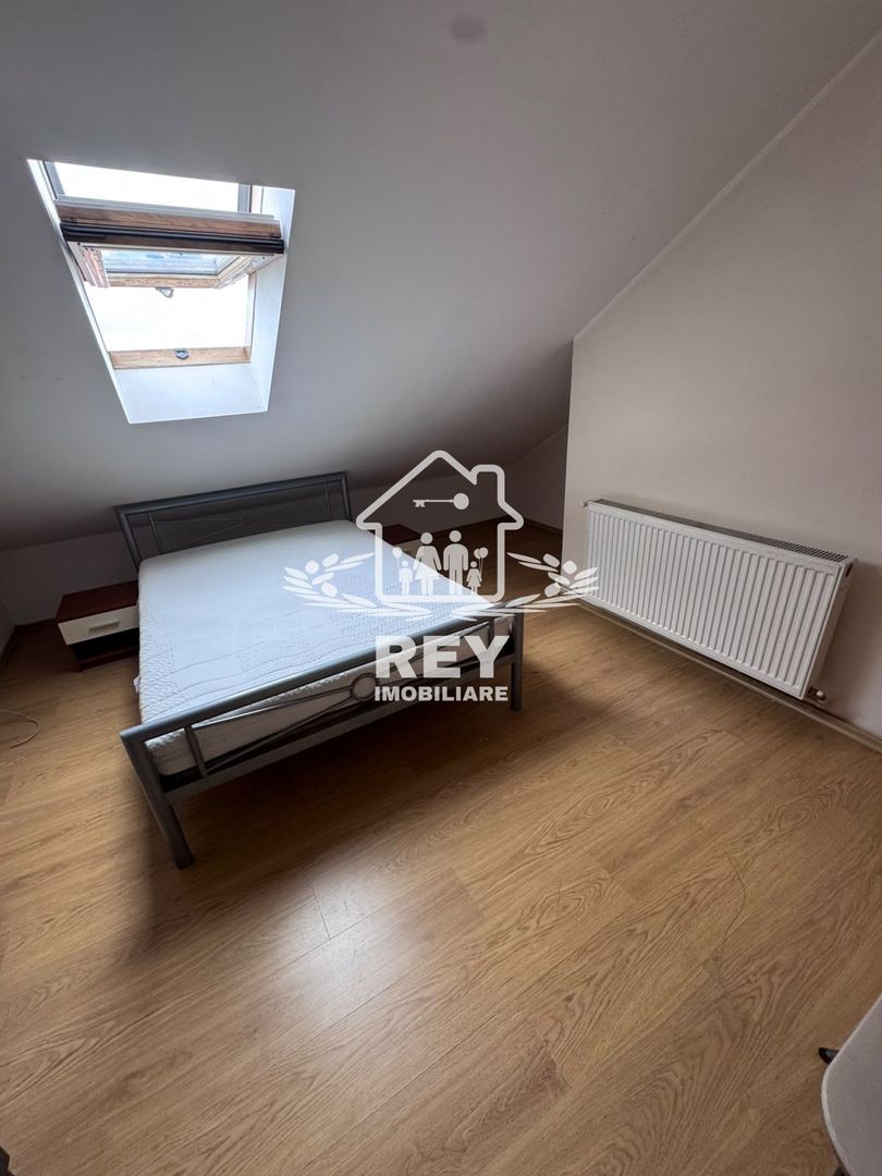 Inchiriez apartament 3 camere, spatios, central, et.5+mansarda - Poză 9