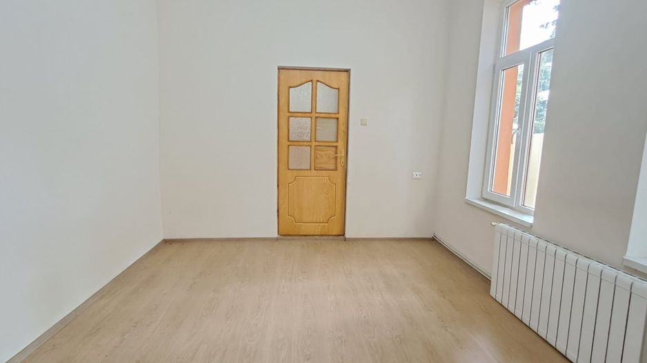 Tineretului, 350 metri metrou, casa 2 camere + curte, mutare imediat - Poză 4