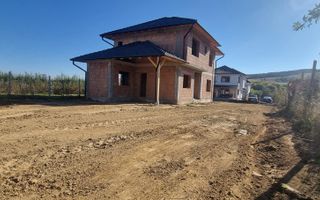 Casa Individuala cu 326 mp de curte si Carport, in Poplaca - Poză 7