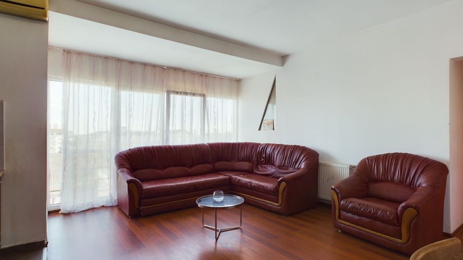 Apartament trei camere Aradului - Poză 1