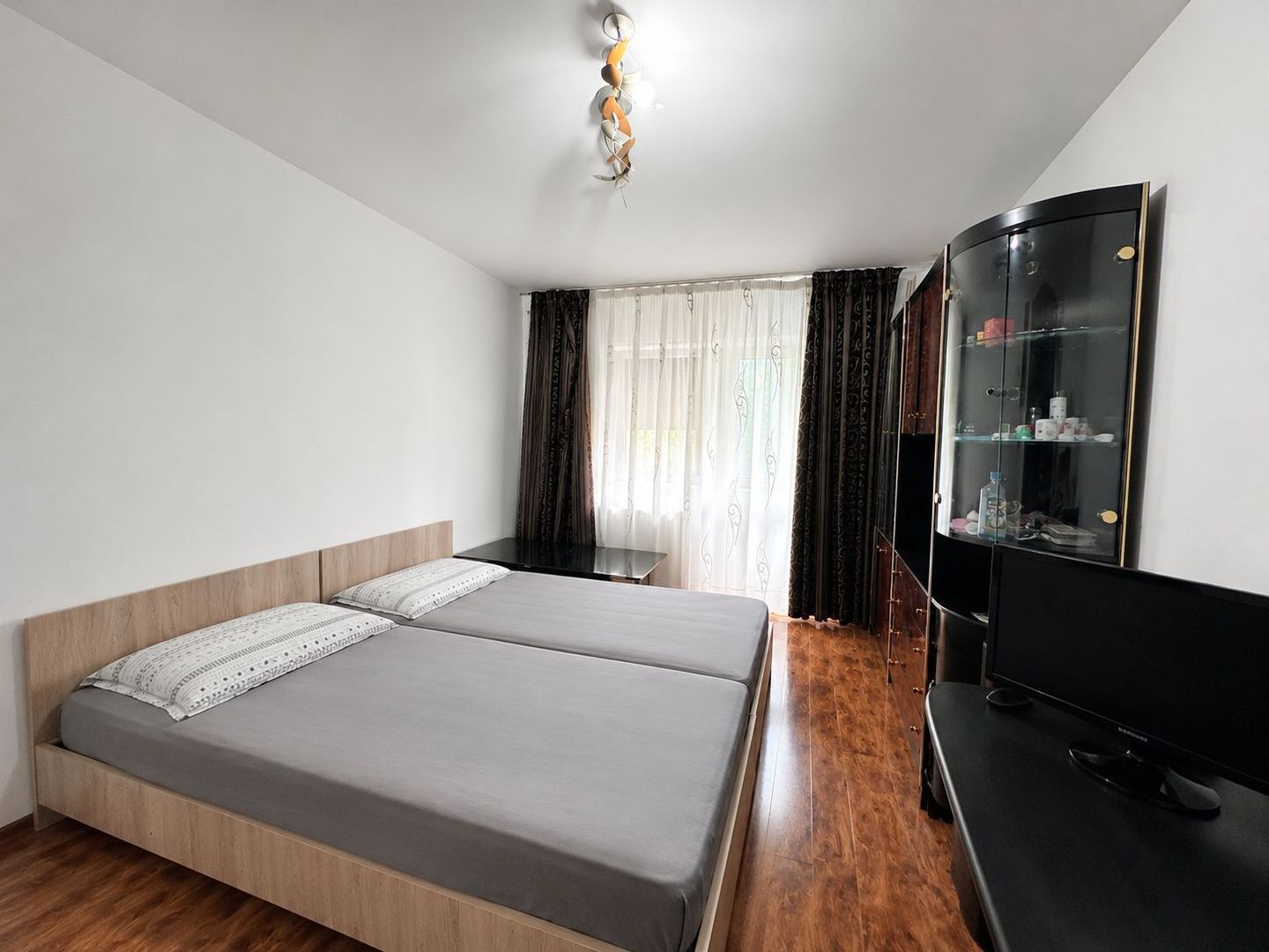 Apartament 3 camere spatios de vanzare în zona - Tractorul - Poză 9