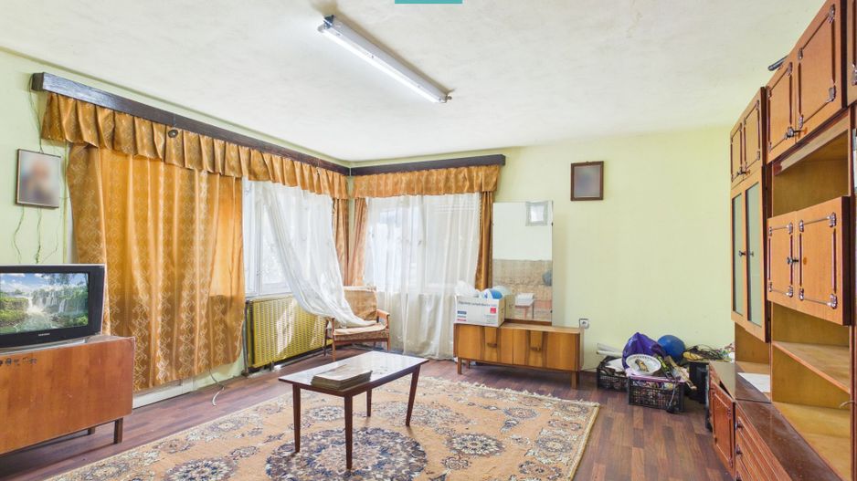 Casă spațioasă cu teren generos, Radna Lipova - Poză 1