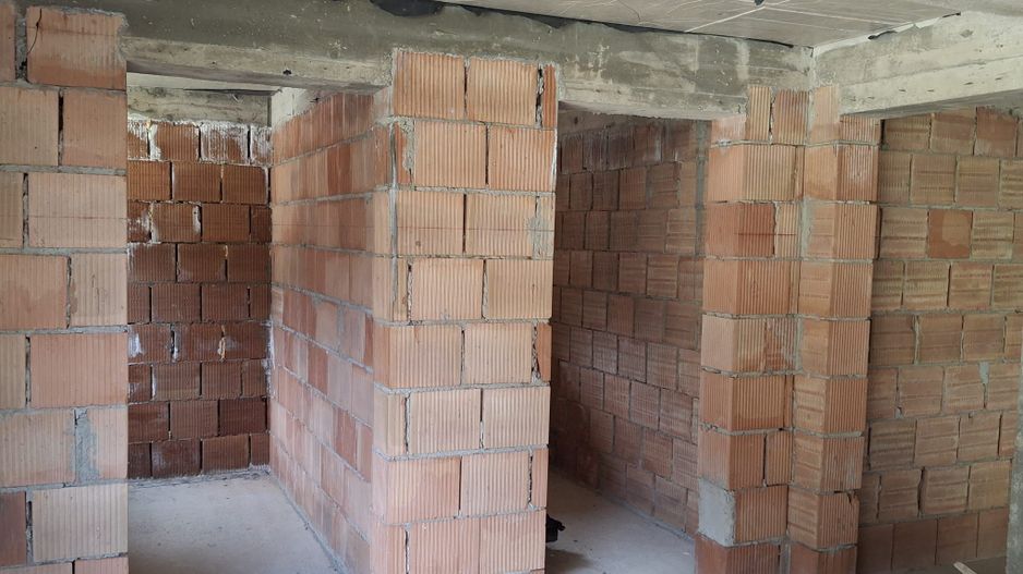 Casa la rosu– teren 706 mp – Gura Raului – vedere panoramica - Poză 3