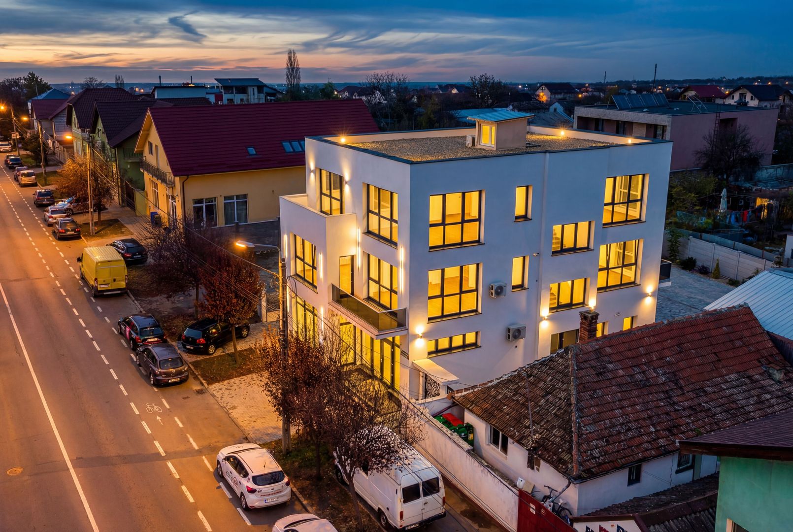 Clădire nouă P+2 cu showroom și birouri în Arad - Poză 1