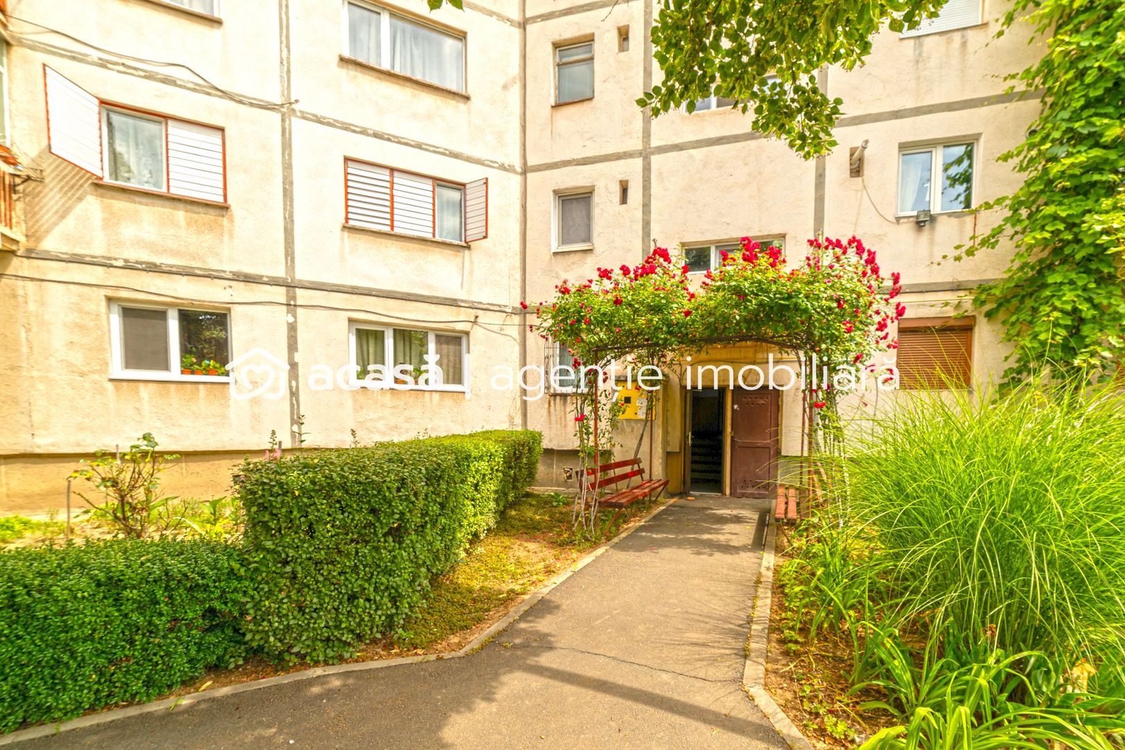 Apartament spațios în zona Banu Mărăcine - Poză 8