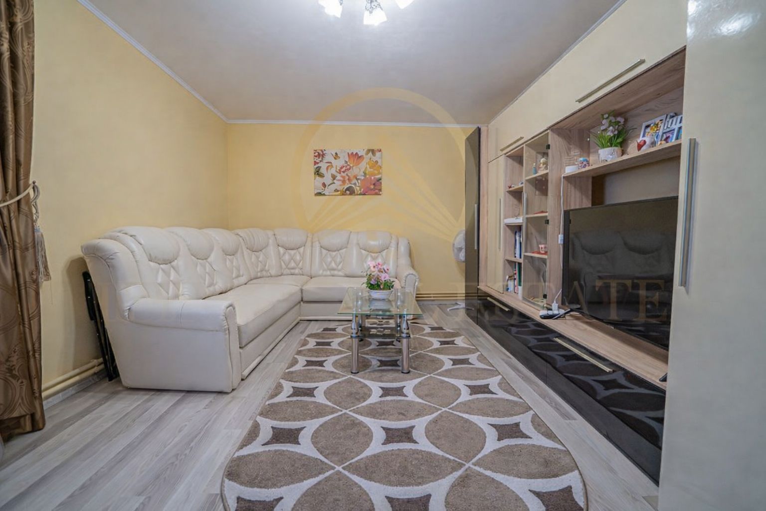 Ovidiu - Centru - Proprietate elegantă, ideală pentru familie - Poză 2