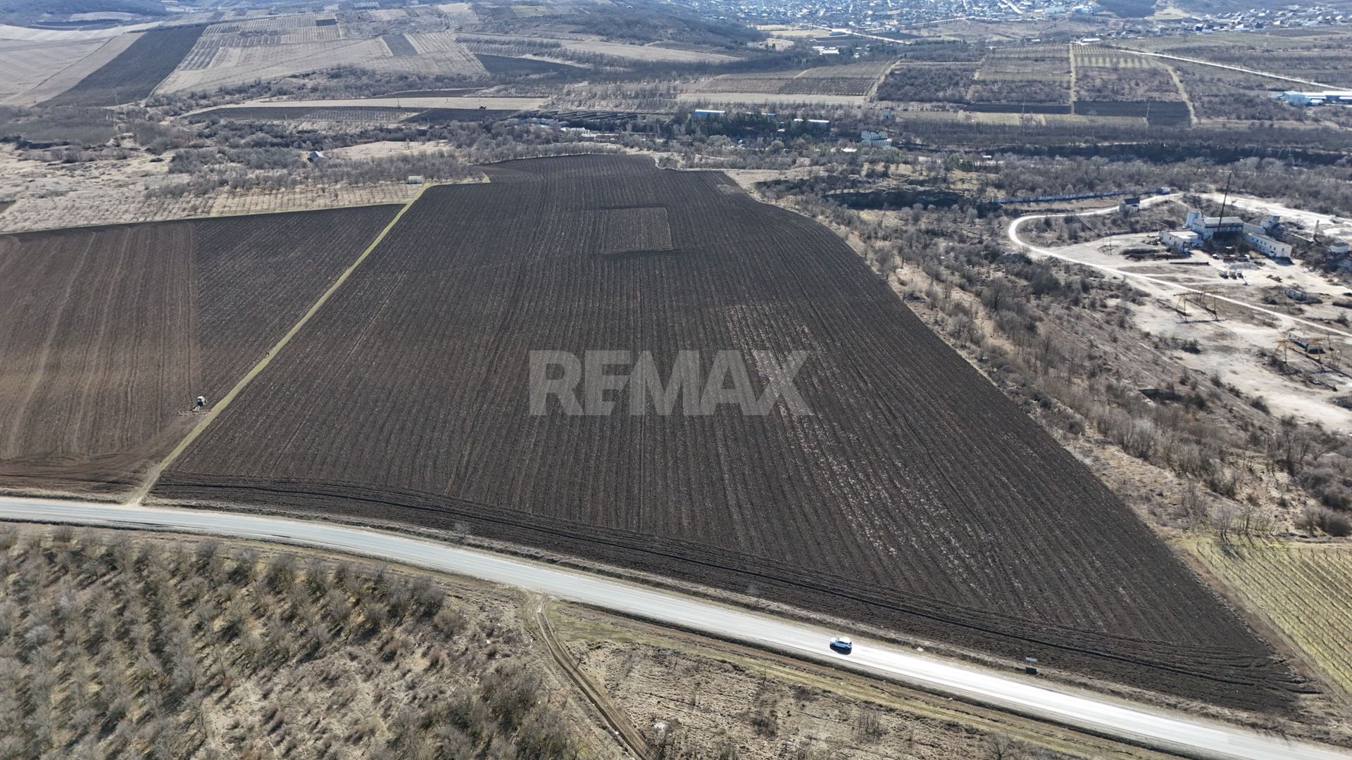 Teren agricol 60 ari, amplasat la traseul Ialoveni Băcioi - Poză 2