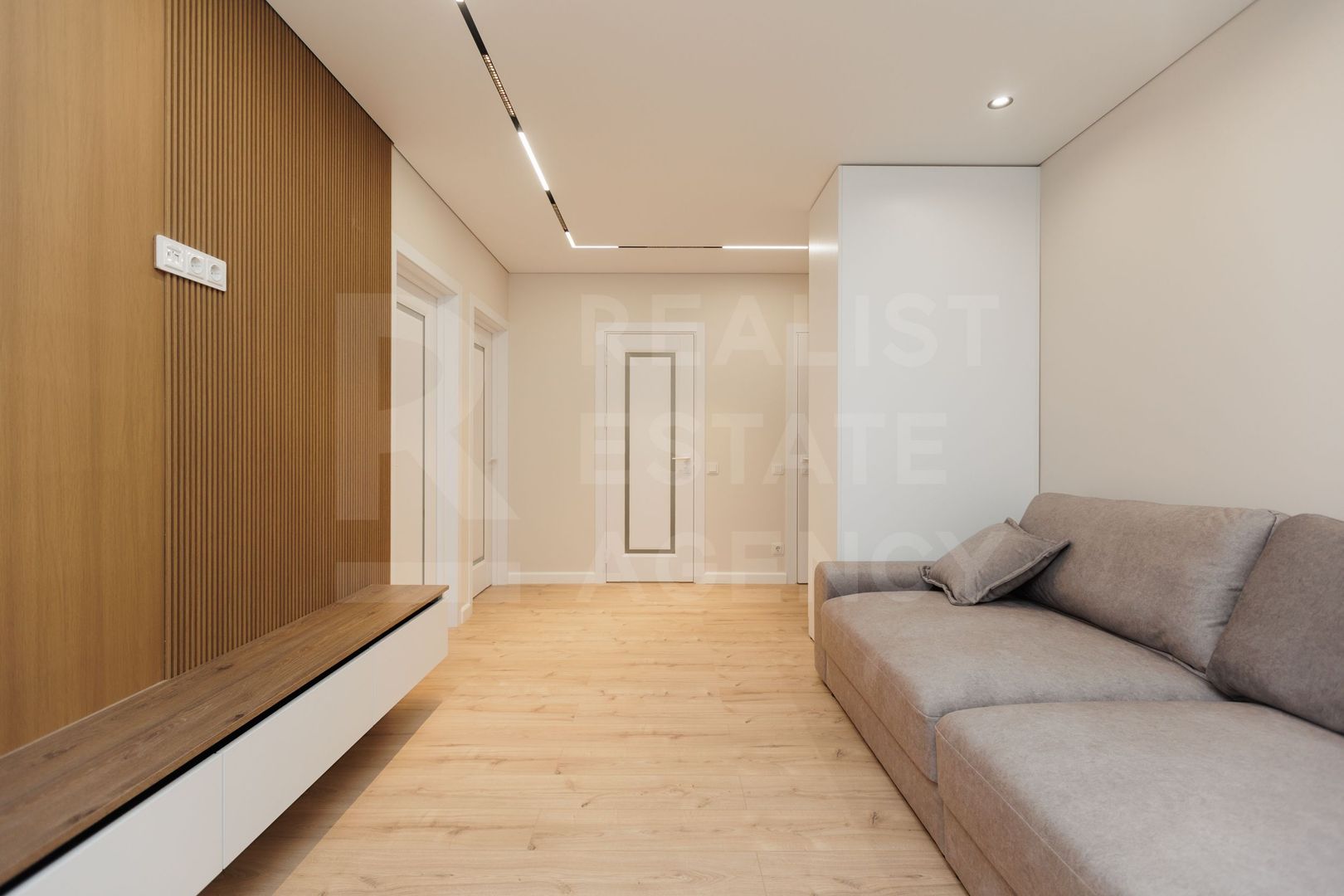 Vânzare, apartament, 2 odăi + living, str. Ion Buzdugan, Buiucani - Poză 2