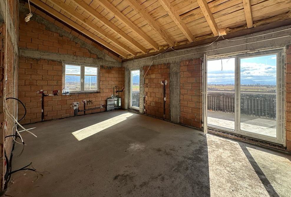 Apartament cu 3 camere cu terasa de 20 mp zona Sanpetru - Poză 1