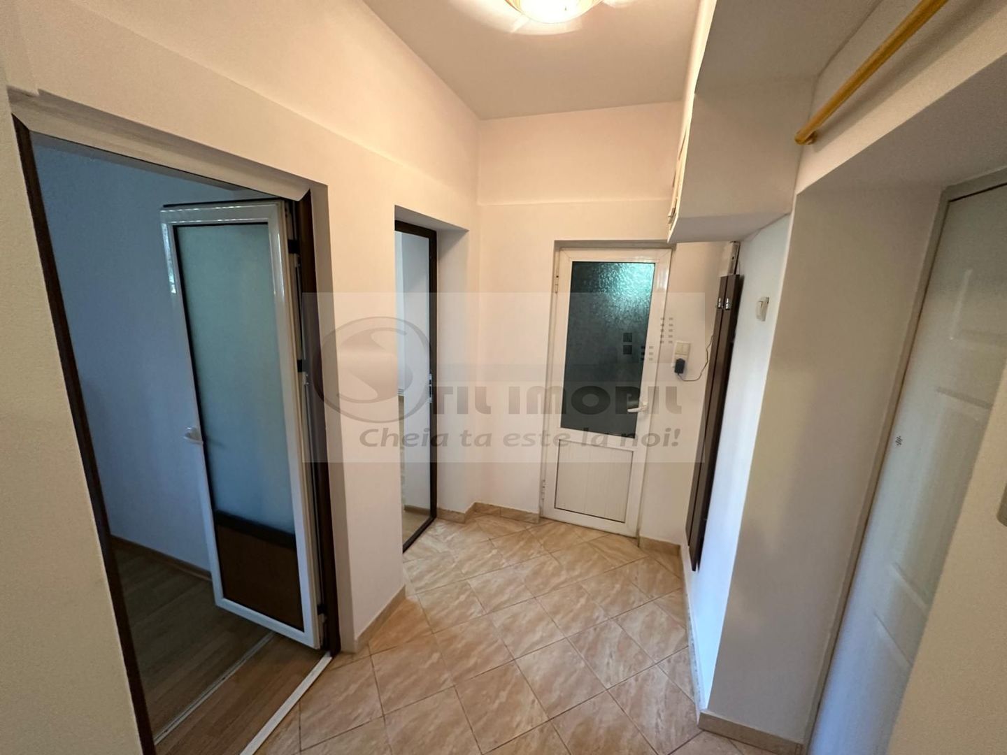 2 cam decomandat • demisol • Copou • 43 mp • 93.000 € negociabil - Poză 3