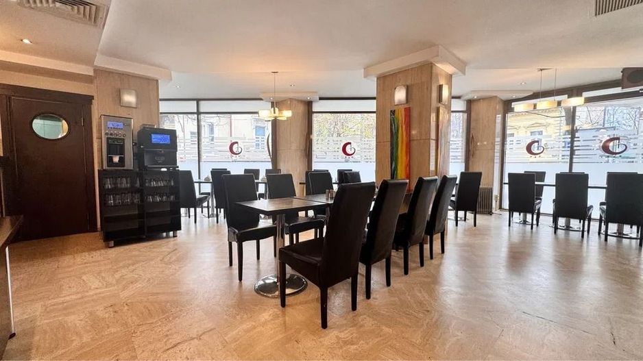 Spatiu comercial de inchiriat| zona ultracentrala, locatie de colt - Poză 2