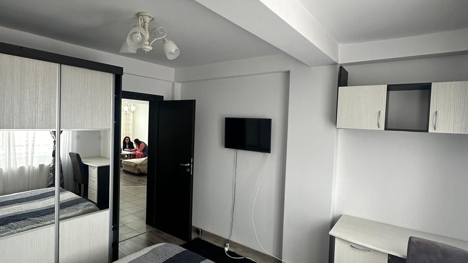 Agentie- Oferim spre inchiriere apartament cu 3 camere decomandat - Poză 2