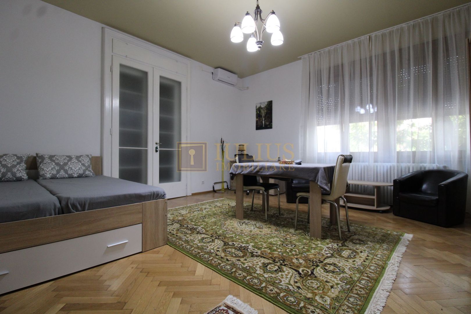 5 minute de mers pe jos de UMFT,  apartament foarte spatios - Poză 1