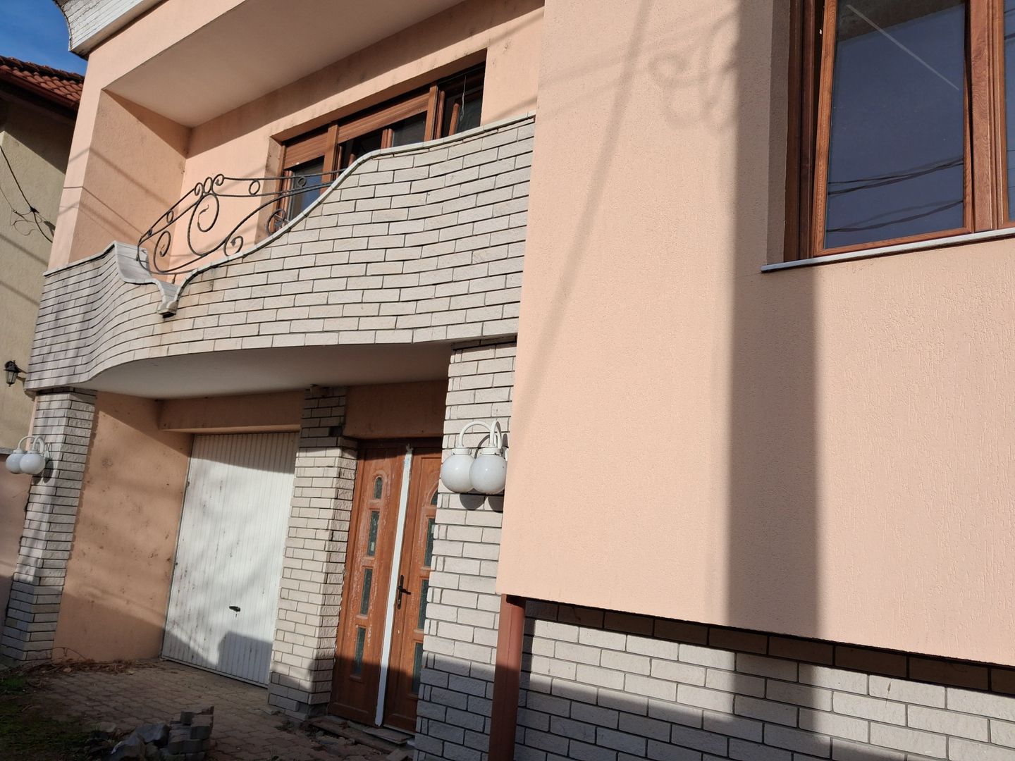 Casa RENOVATA partial 8 cam 6 ari 550mp garaj ANA IPATESCU. - Poză 3