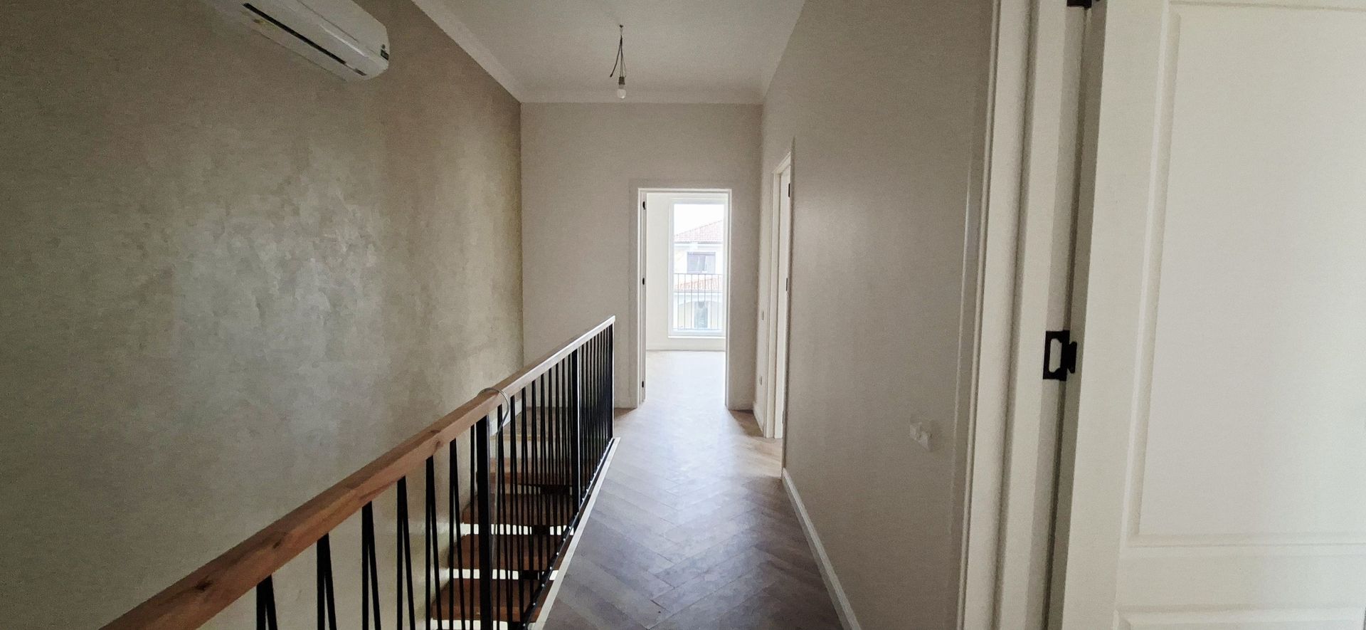 Duplex cu 4 camere - Parcul central Dumbravita - Poză 9