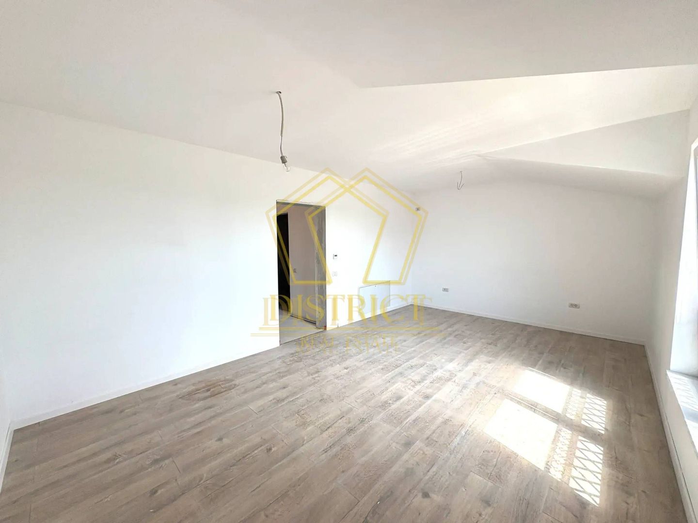 Duplex spațios cu 4 camere si debara |  Mosnita Noua | Sala de Sport - Poză 5