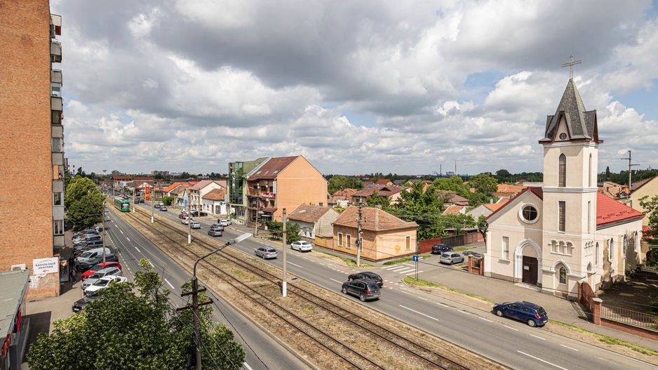 Ap. decomandat cu 3 camere, spațios și luminos, Micalaca, Zona 100 - Poză 1