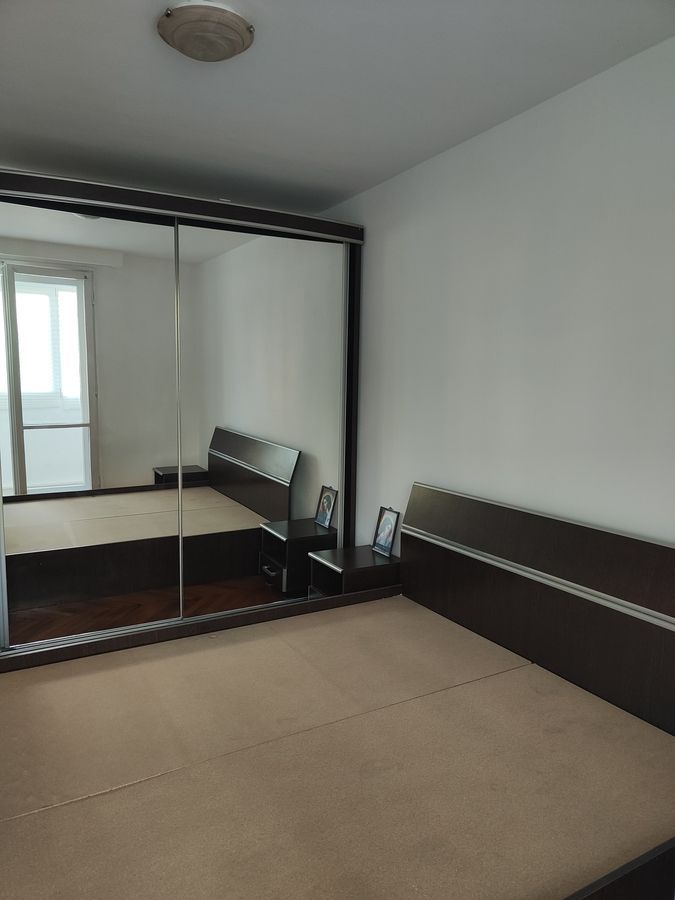 Vanzare apartament luminos de 2 camere in Titan-Lotru, pret negociabil - Poză 2