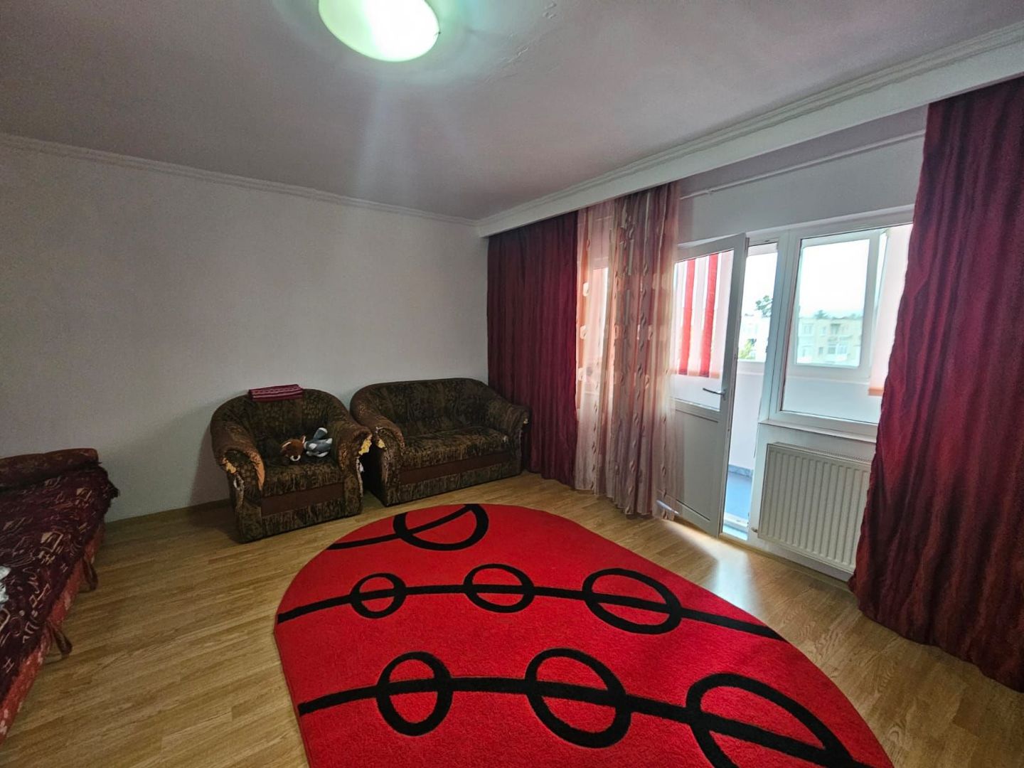 De vânzare apartament 3 camere, Prudu – Complex 2 - Poză 1