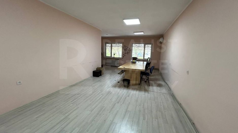 Vânzare, spațiu comercial, 1850 mp + 1,46 ha, str. Ion Neculce, Bălți - Poză 2