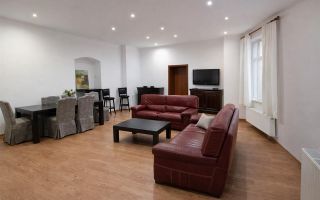 Rezidenta 4 camere,in farmec istoric, vedere Tampa,cu beci si pod,Centrul Istor - Poză 1