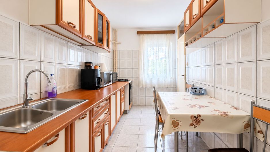 Apartament 3 camere decomandat, zona Alfa, etaj 1, două băi - Poză 5