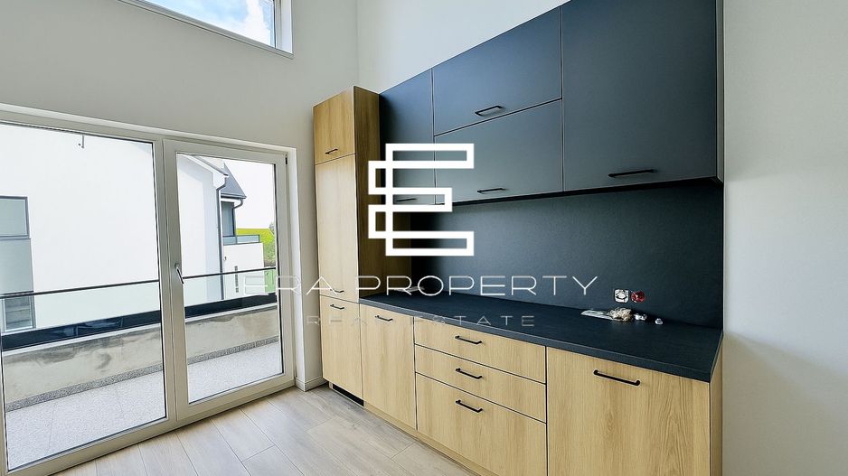 Apartament tip penthouse  partial mobilat , Intabulat,zona Cristian - Poză 1