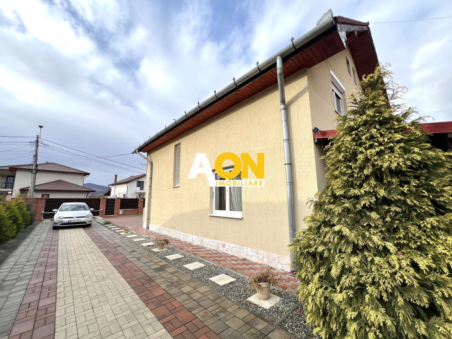 Casa de vanzare - 5 Camere, 2 Bai,  Garaj, 1000mp Teren - Poză 32