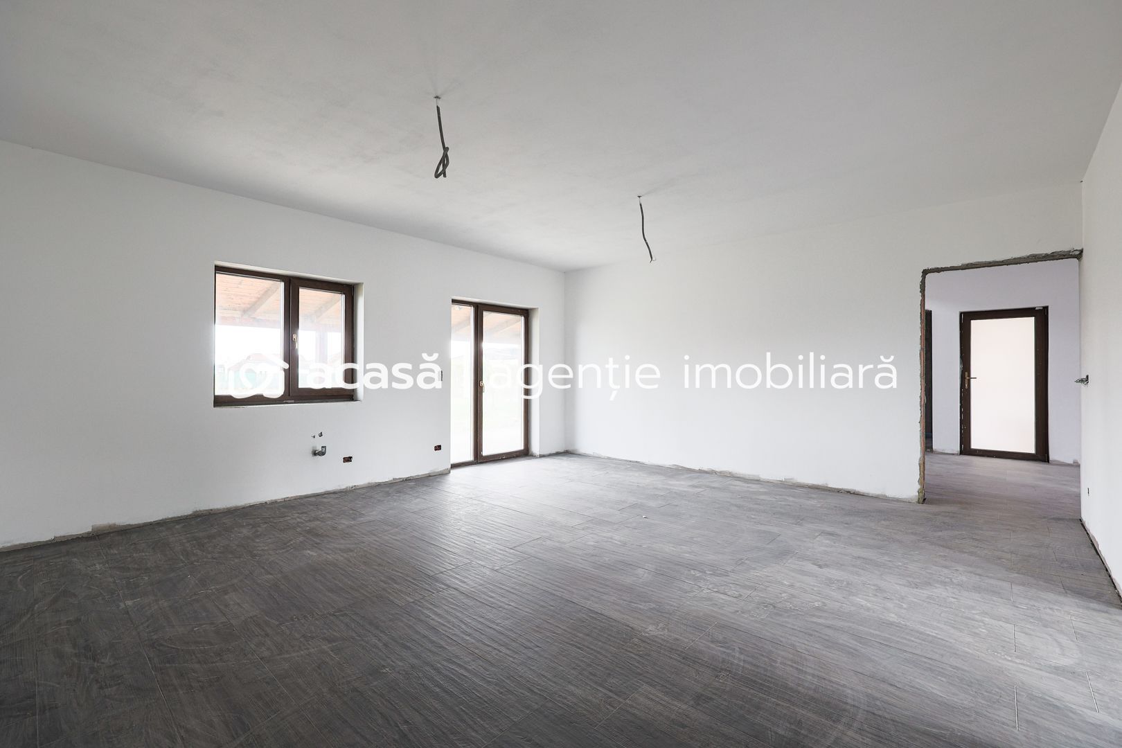 Casă nouă, impunătoare și luminoasă, construită cu griijă la detalii. - Poză 4