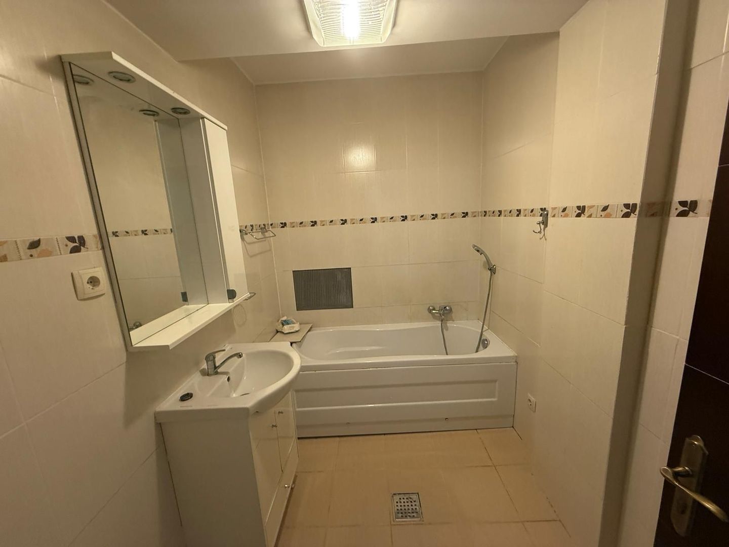 APARTAMENT 2 CAMERE  | 80 MP | 300 EURO | RĂDĂUȚI - Poză 13