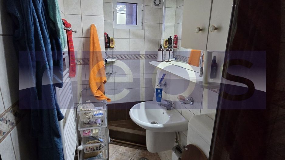 DE VANZARE APARTAMENT 4 CAMERE ZONA CENTRALA - Poză 4