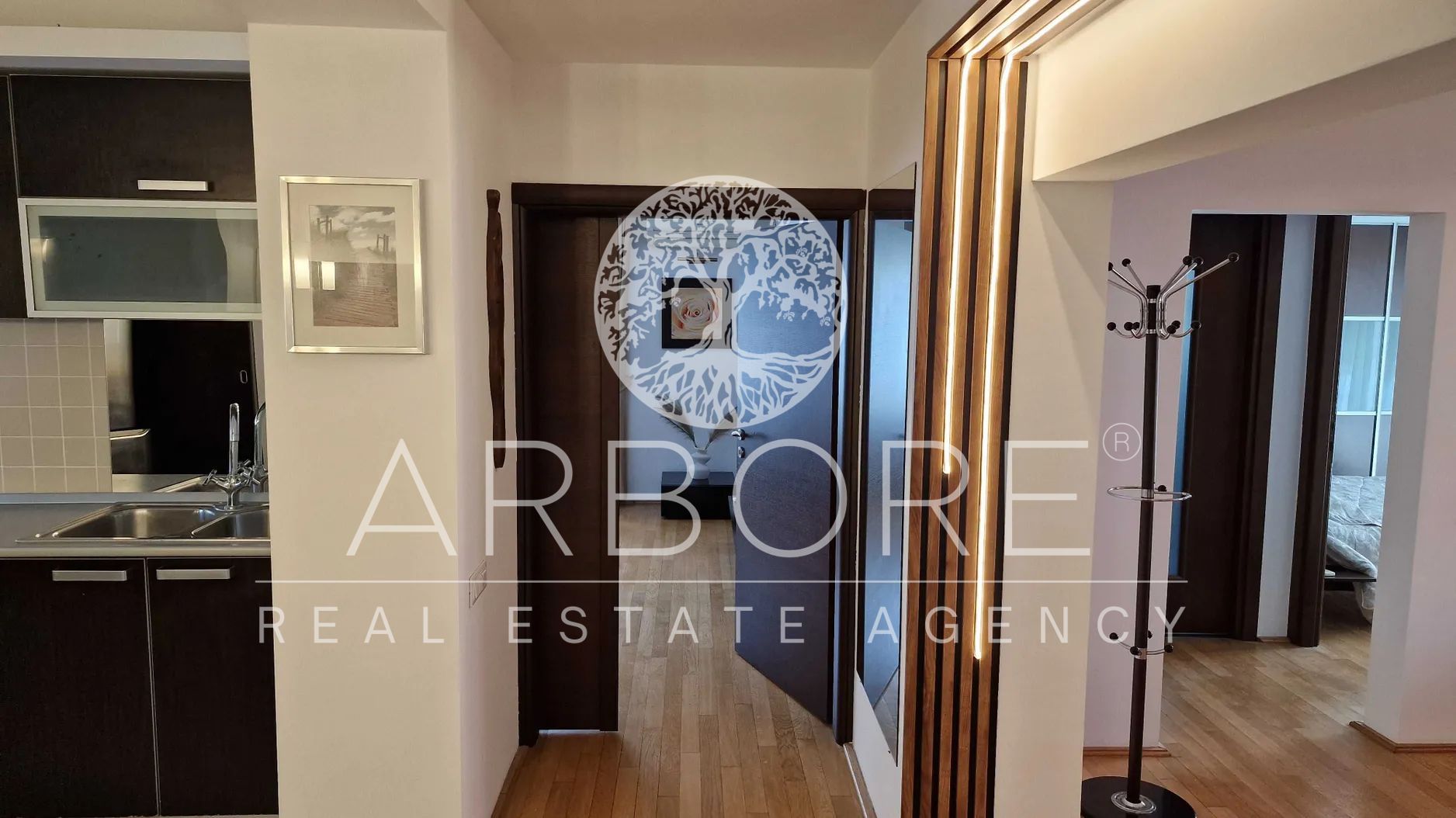 Apartament spațios cu 4 camere în zona Decebal - Poză 3