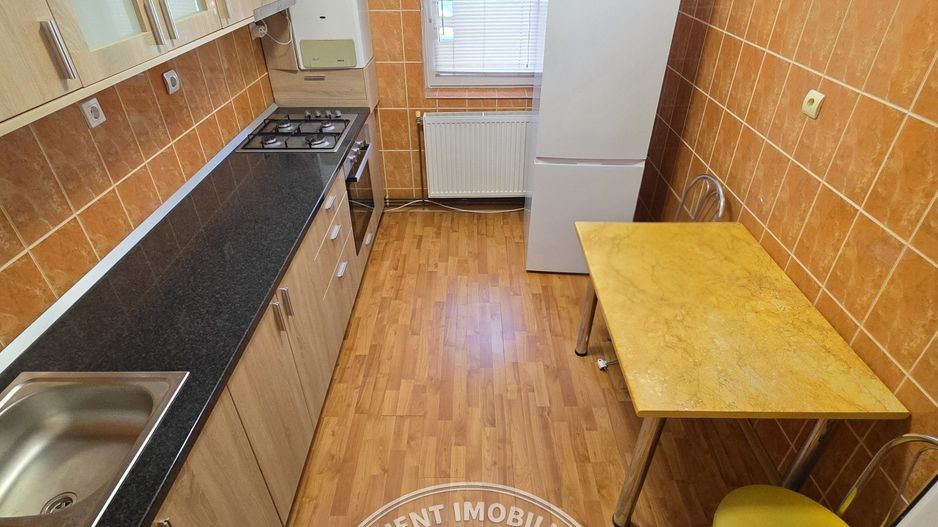 Apartament cu 2 camere, ETAJ 1, mobilat și utilat, VASLUI - zona RACOVIȚĂ; - Poză 4