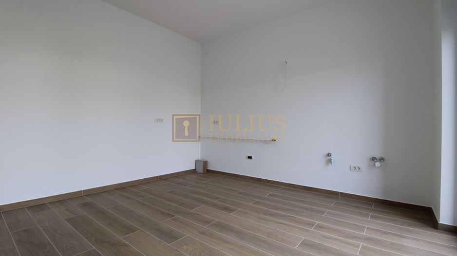 Casa zona Lunei, 5 camere + 3 bai, centrala proprie, rezidential sau birouri ! - Poză 14