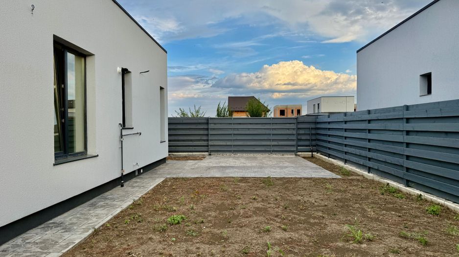 Eleganță, confort și liniște – Casă nouă în Balotești - Poză 16