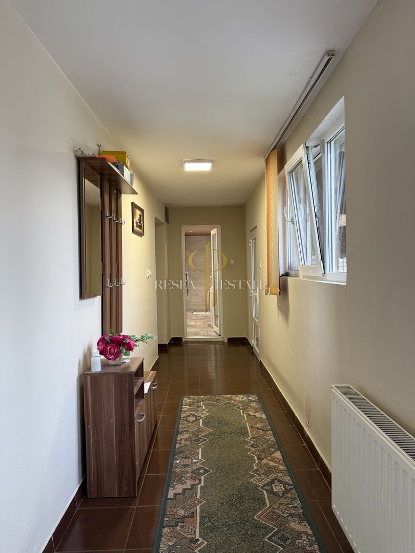 Casă spațioasă în Varias, împărțită în două unități cu acces separat - Poză 12