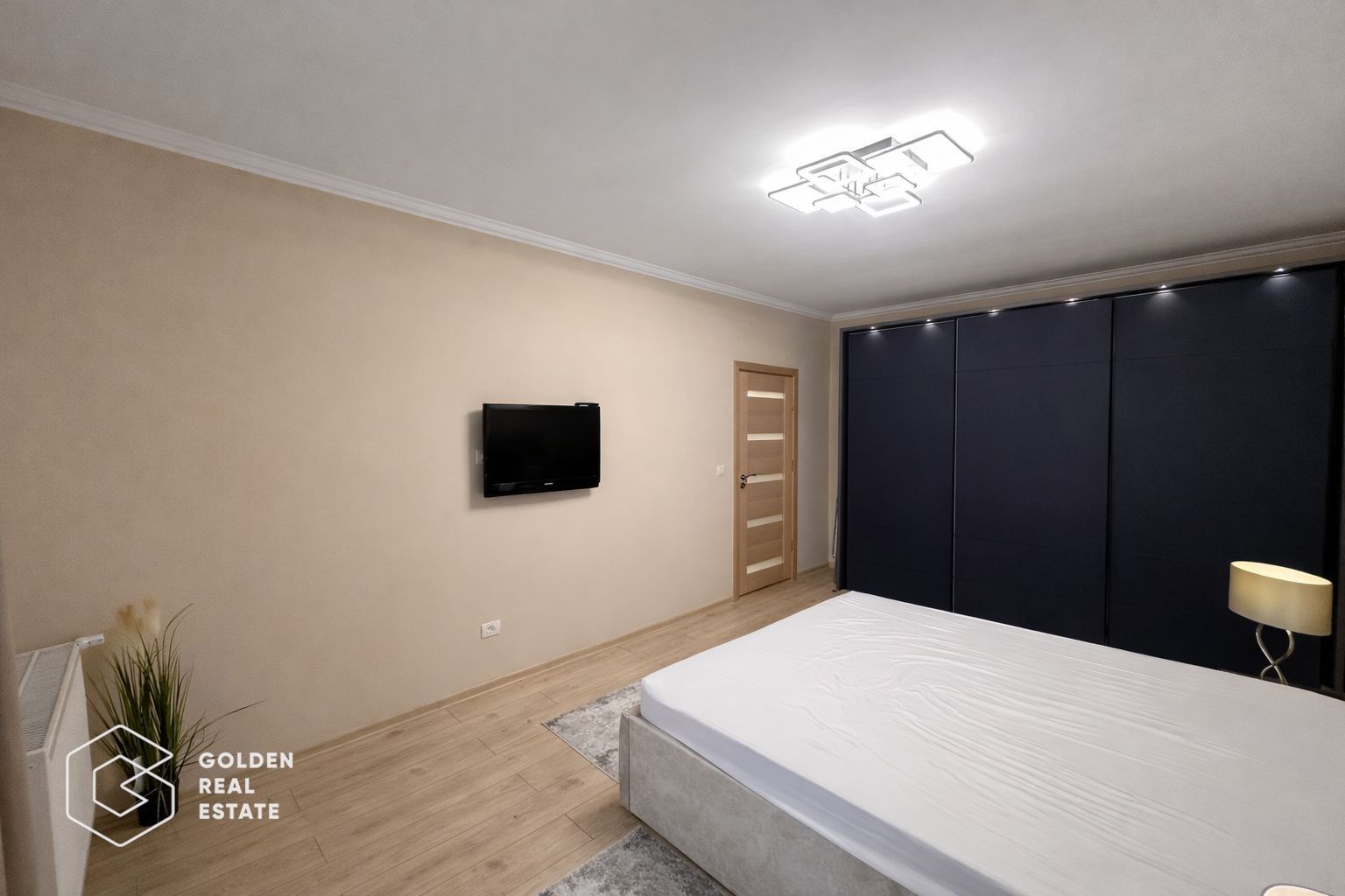 Apartament superb, BERMO, 2 camere, etaj 1, totul nou, centrala proprie, balcon - Poză 11