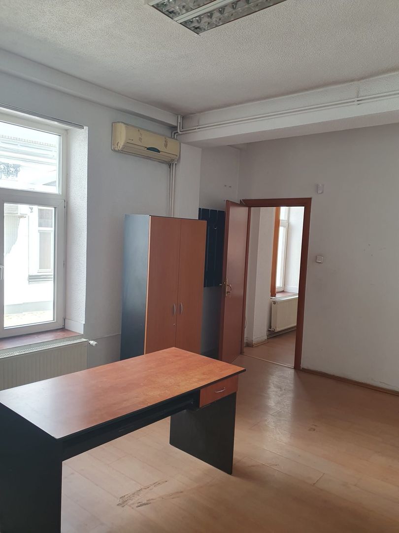 Vilă de patrimoniu interbelică | 23 camere | curte - Poză 6