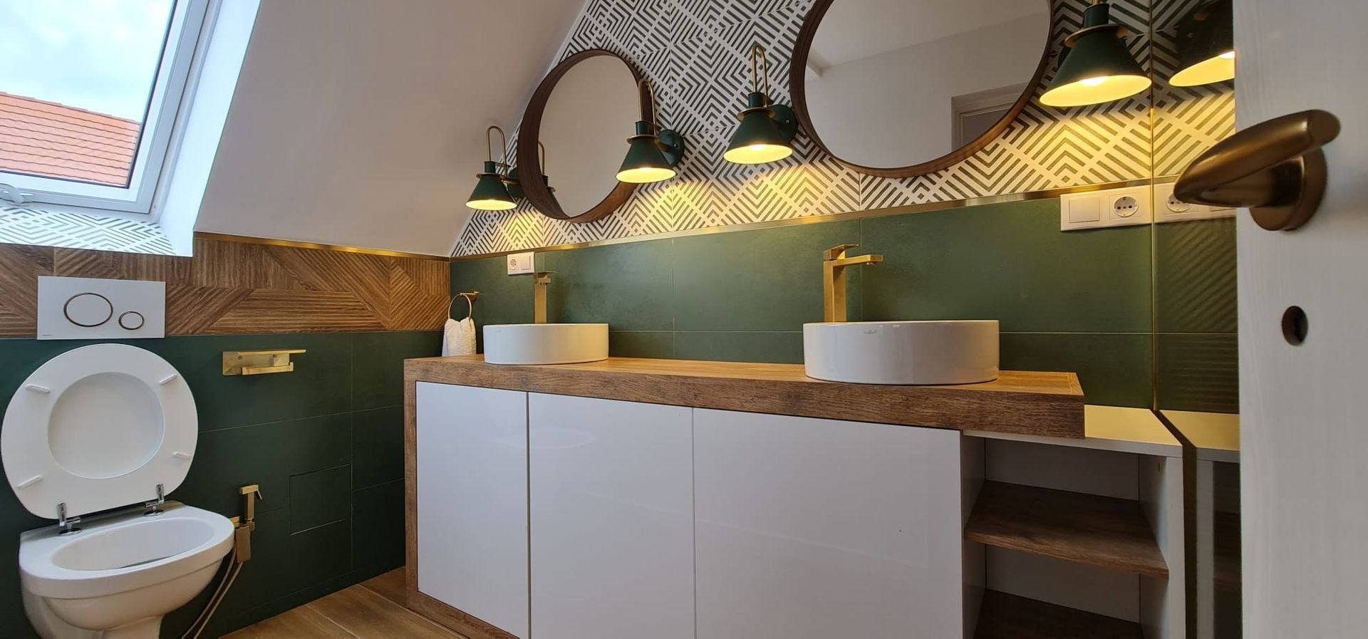 Vila spațioasă și elegantă de vânzare la intrarea în cartierul Turnișo - Poză 11