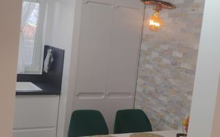 Apartament deosebit cu 3 camere decomandate, zona Campului. - Poză 3