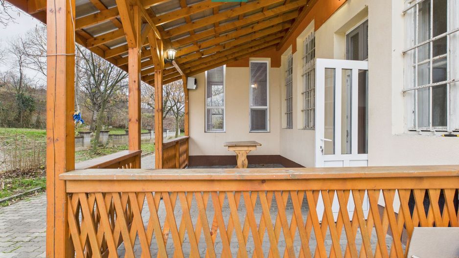 CONAC IMPRESIONANT ÎN GHIOROC - Poză 27