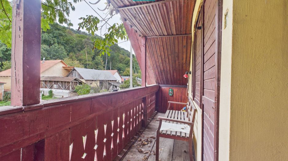 Casă de vacanță cu teren  în Lipova - Poză 4