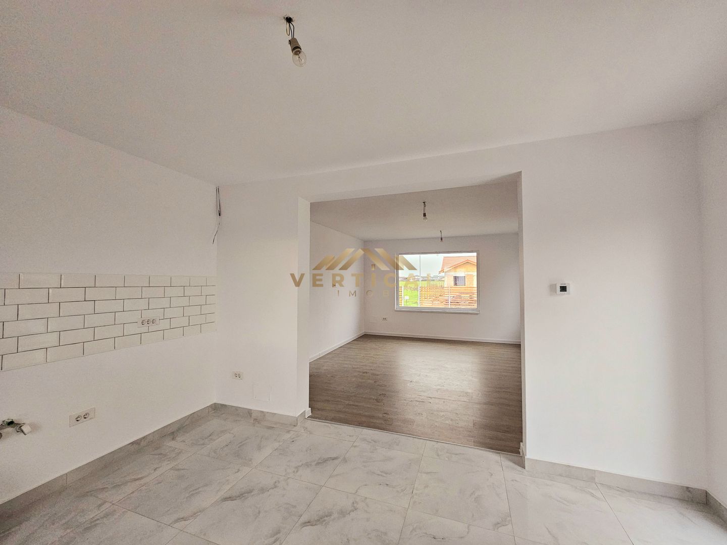 Casa pe un singur nivel cu 3 camere - com Berceni - Poză 7