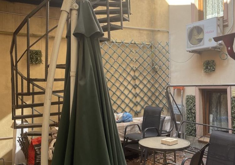 2 vile singur curte unic proprietar - Poză 1