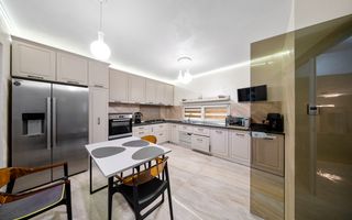 Casa moderna, spatioasa , pe o strada privata retrasa! - Poză 4