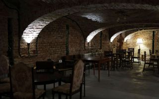 SAD - Spatiu comercial central de 160mp - ideal pentru cafenea, crama, magazin - Poză 4