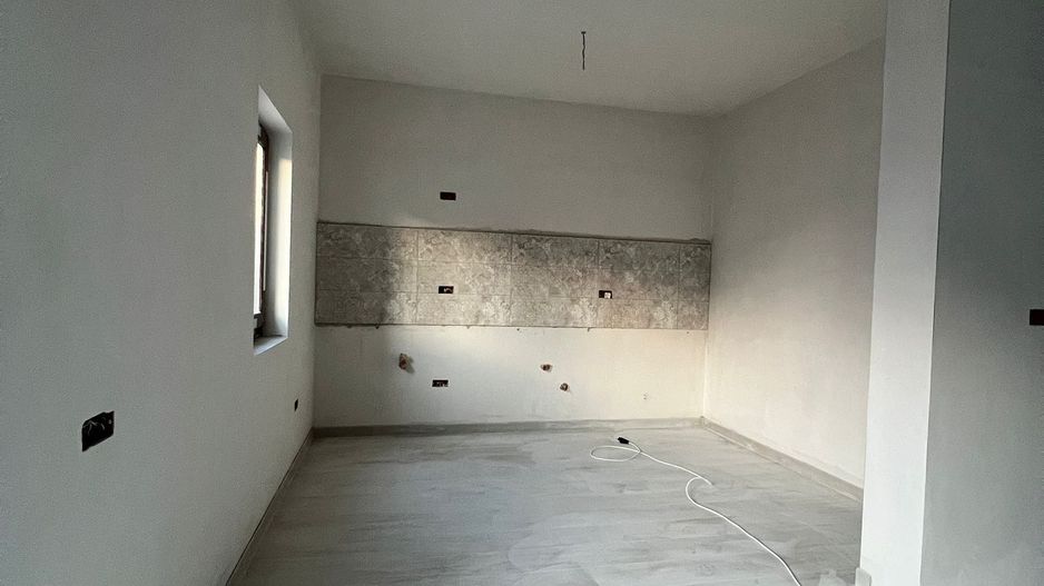 Duplex despartit prin camera tehnica - Poză 2