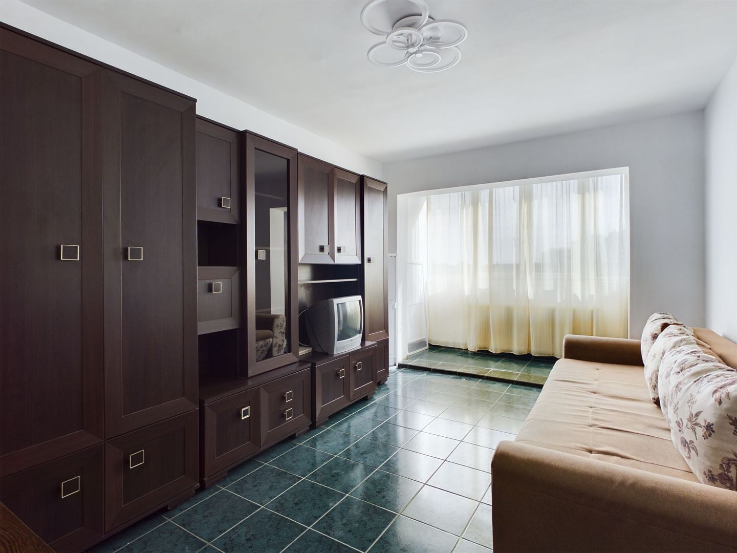 Apartament cu 3 camere în Vlaicu de închiriat - Poză 11