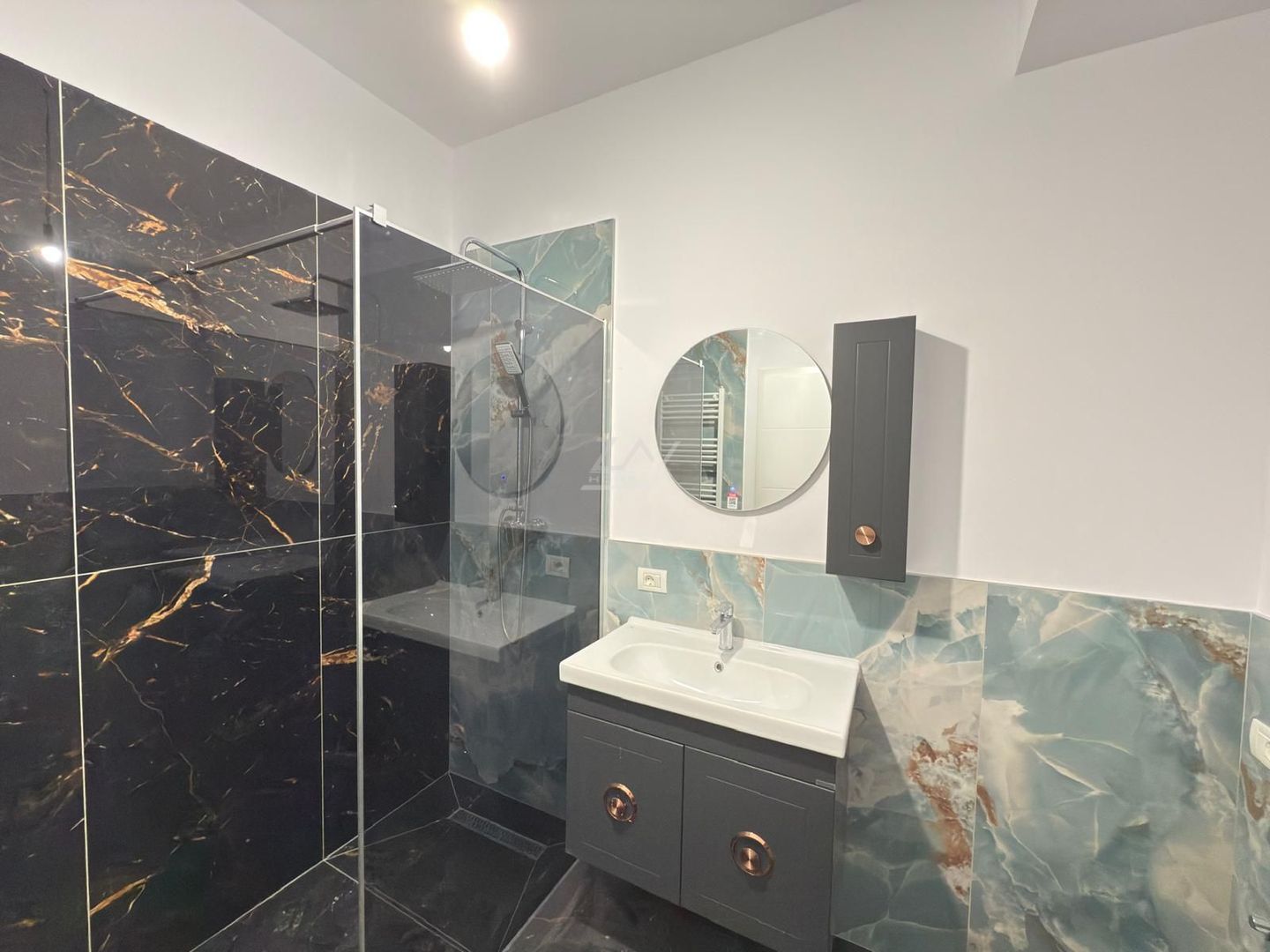 Etaj 1. Loc de parcare. Asfalt. - Poză 6