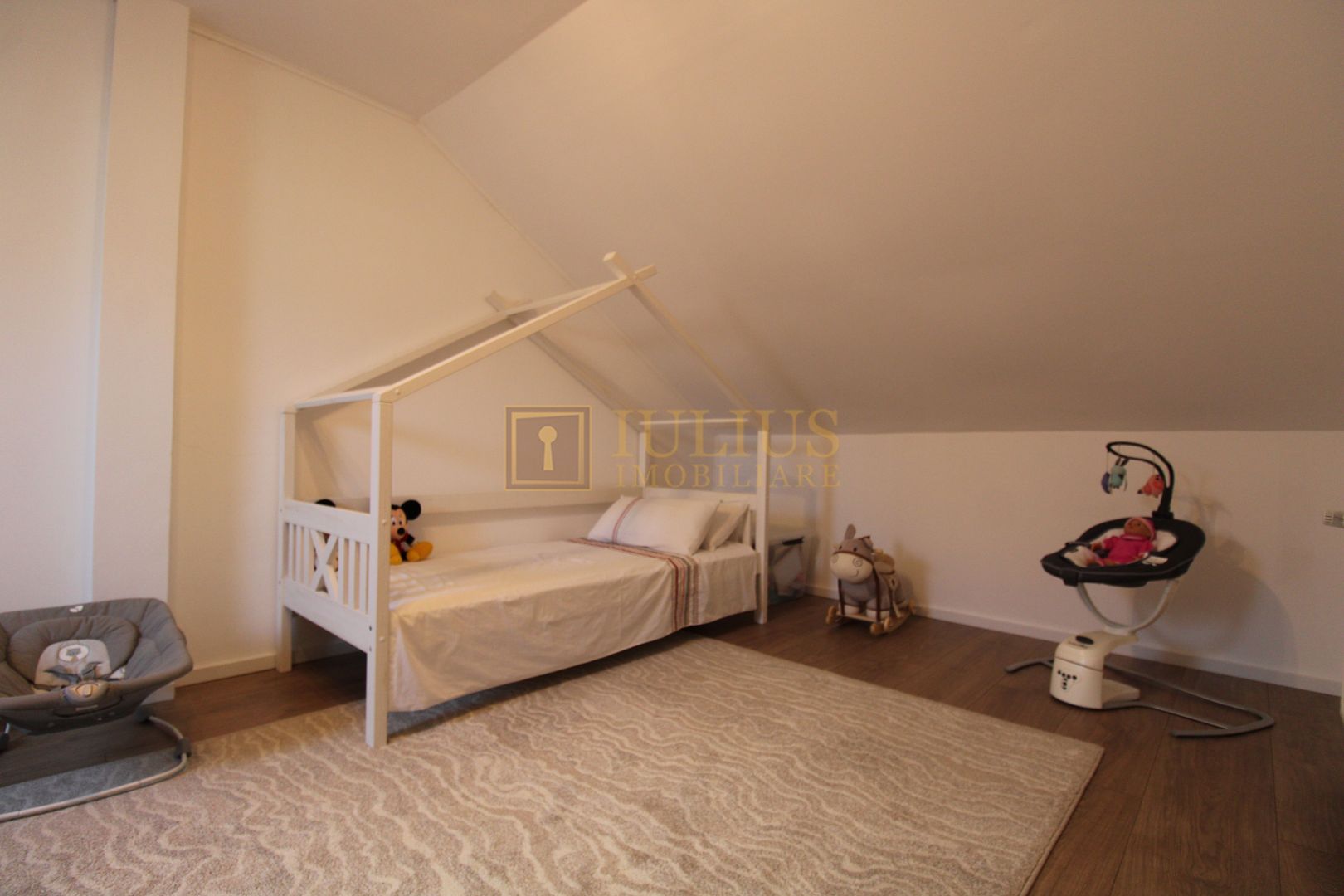 Casa in Blascovici, 5 camere + 3 bai, centrala proprie - Poză 12